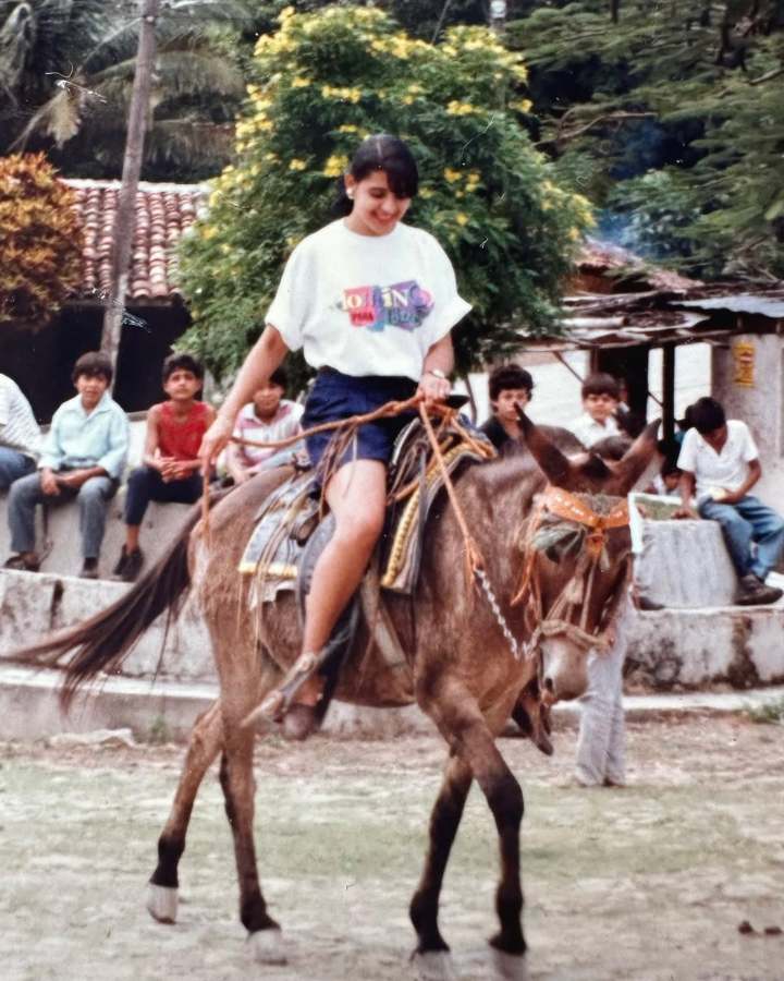 Una imagen de 1992 muestra a Verónica Guerrero en una de sus primeras experiencias en televisión. Foto/Cortesía