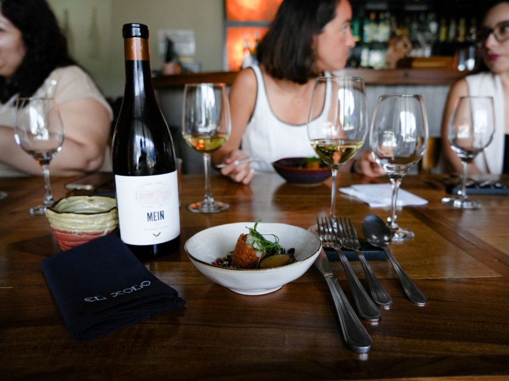 La presentación de los vinos de Alma Carraovejas se realizó en el restaurante El Xolo, en San Salvador, como parte de su llegada al mercado salvadoreño.
