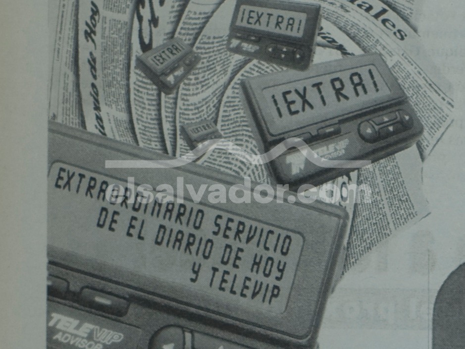 Anuncios publicados en El Diario de Hoy muestran cómo el Viper se vendía como una herramienta para recibir información oportuna. Foto
