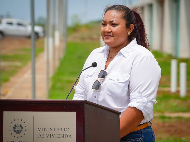 Zulma Romero destacó su satisfacción tras recibir una de las 52 viviendas entregadas en el proyecto habitacional El Milagro.