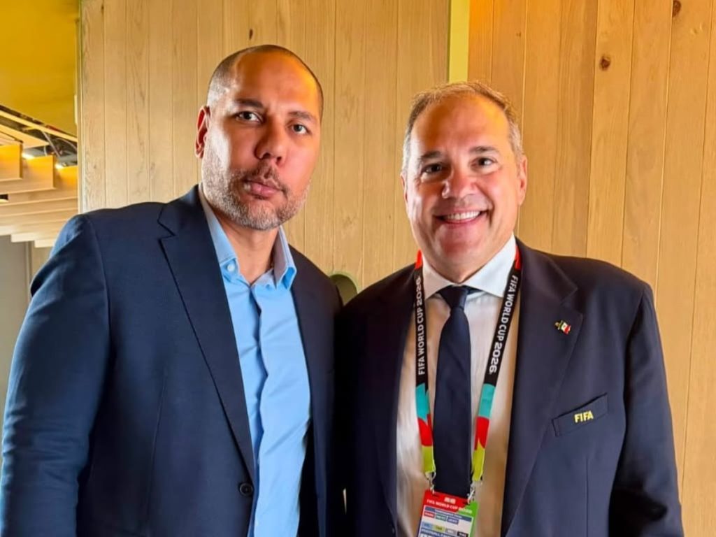 La FESFUT informó que su presidente compartió con autoridades como Víctor Montagliani, presidente de Concacaf. Foto EDH / Cortesía FESFUT