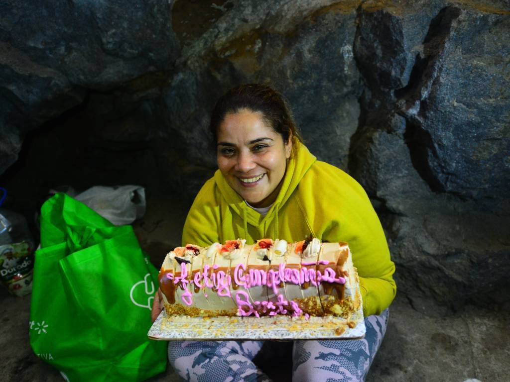 Beatriz Cubas celebra un cumpleaños durante la acampada.