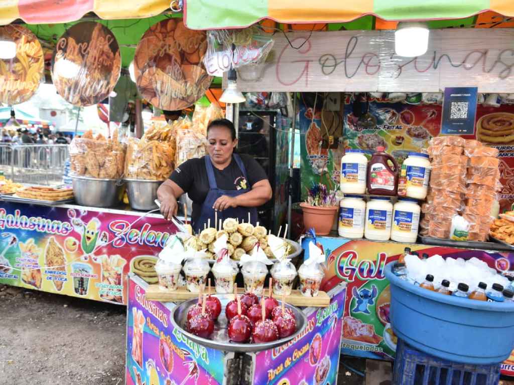 Encuentra antojitos a solo $2 y los deliciosos raspados a solo $3.