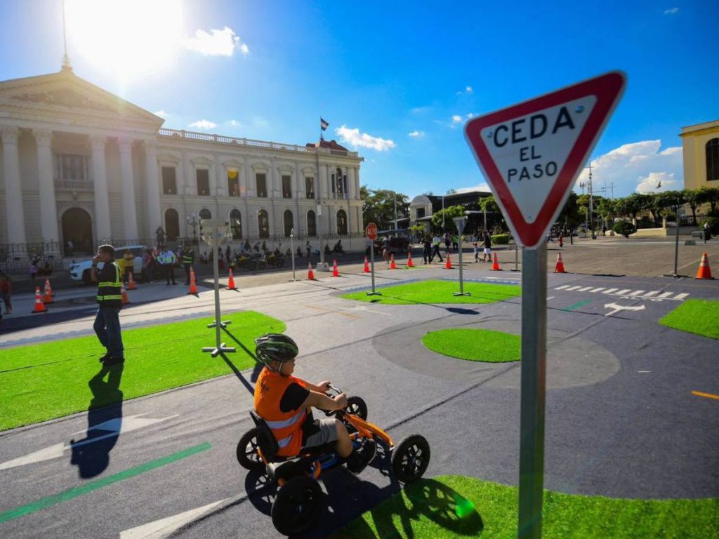 Alfombra-vial-pista-educación vial - Centro Histórico
