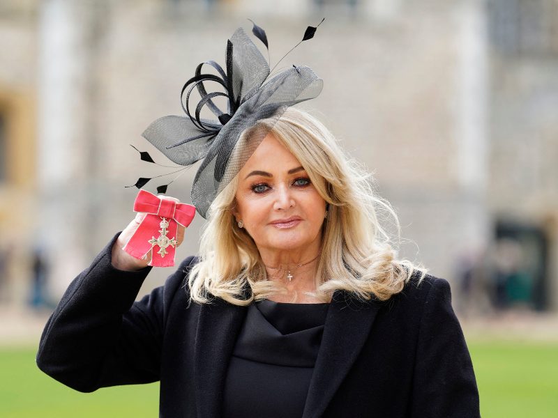 Bonnie Tyler desarrolló una carrera musical de casi medio siglo entre el pop y el rock.