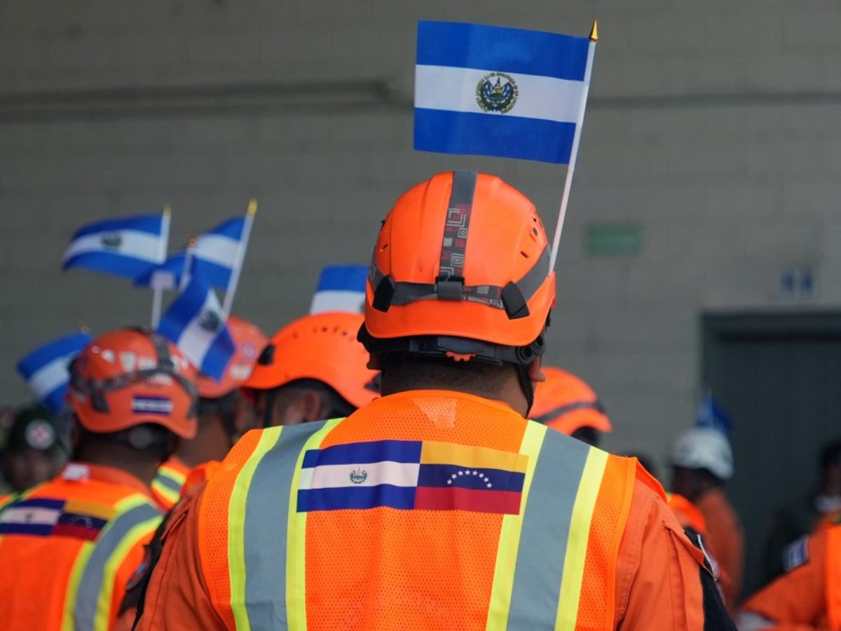 El Salvador-Venezuela-rescatistas