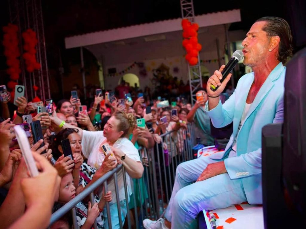La visita de Gregorio Pernía a El Salvador también incluyó una presentación en las fiestas patronales del distrito de Santiago Nonualco, en el municipio de La Paz Centro.