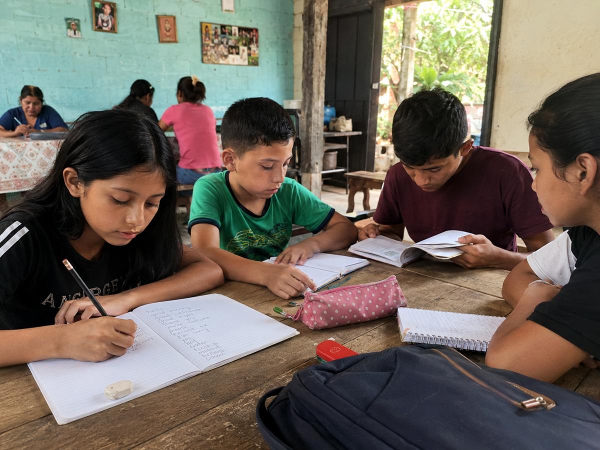 Estudios-clases-estudiante-clase