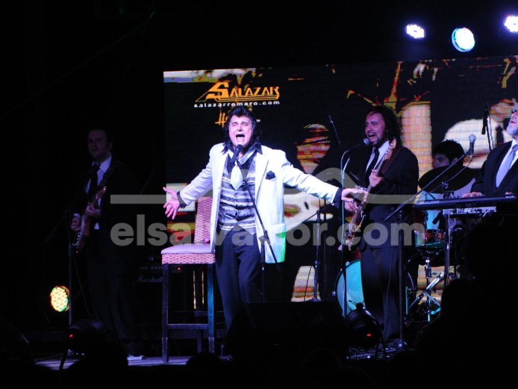 El cantante argentino Gianni Pivettase integró al grupo hace aproximadamente tres décadas, grabó cinco producciones discográficas y recorrió escenarios de América y Europa.