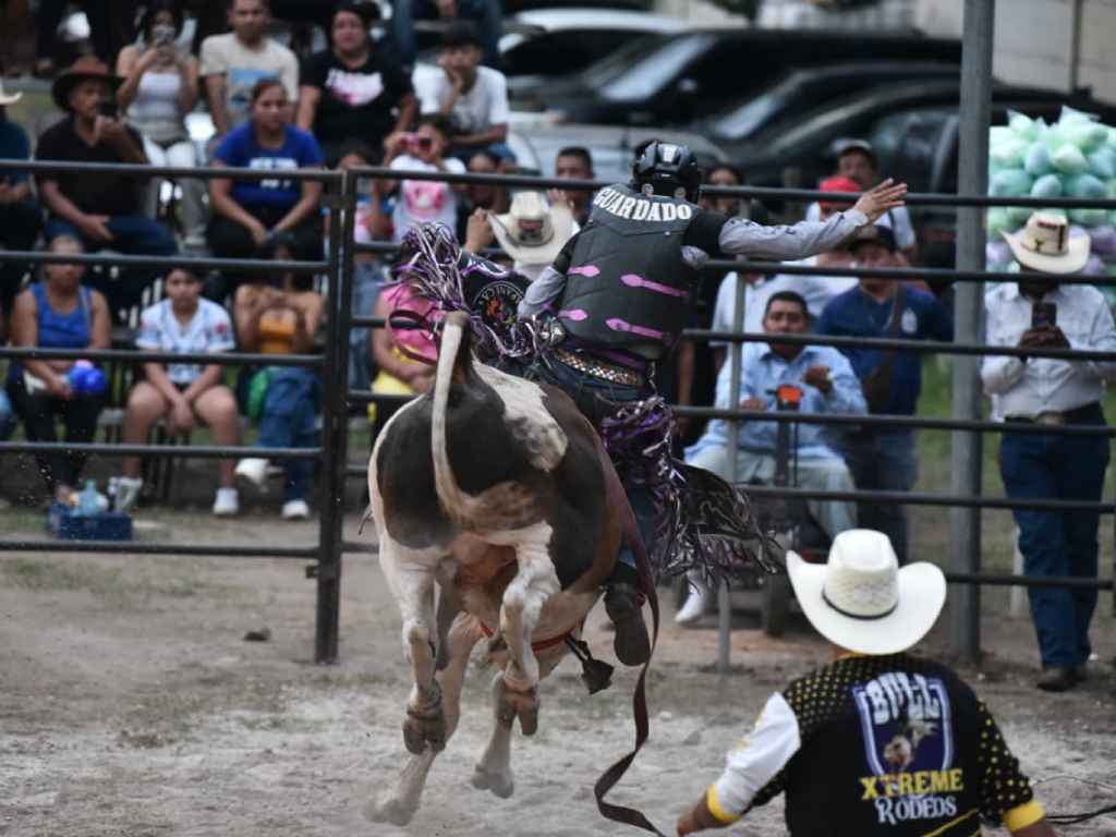 Rodeo realizado en el campo de la feria de Santa Ana.