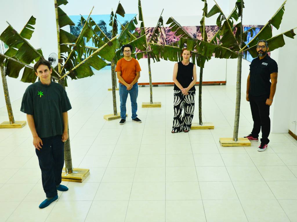De izq. a der.: Markus Waltschacher, Antonio Romero, Elisabeth Piskernik y Jaime Izaguirre, curadores de la muestra «Palmeras cansadas» en el Museo MARTE.