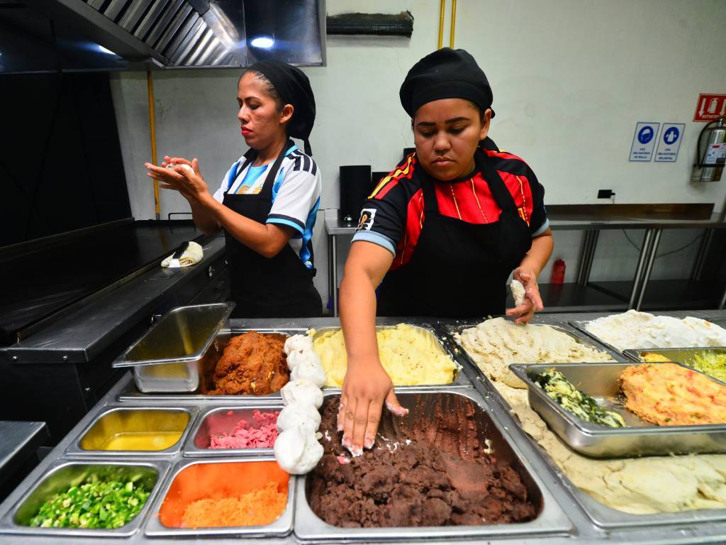 "Traigo todo sellado desde Metapán para mantener el sabor", dice Sonia.