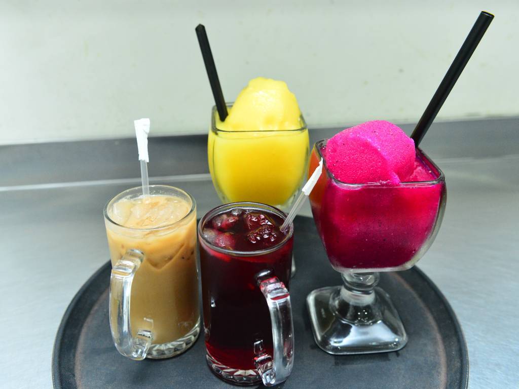 Acompaña tus pupusas con refrescos frescos de temporada.