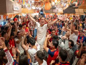 Más de 800 españoles celebraron en el Mercado Little-mundial-españa