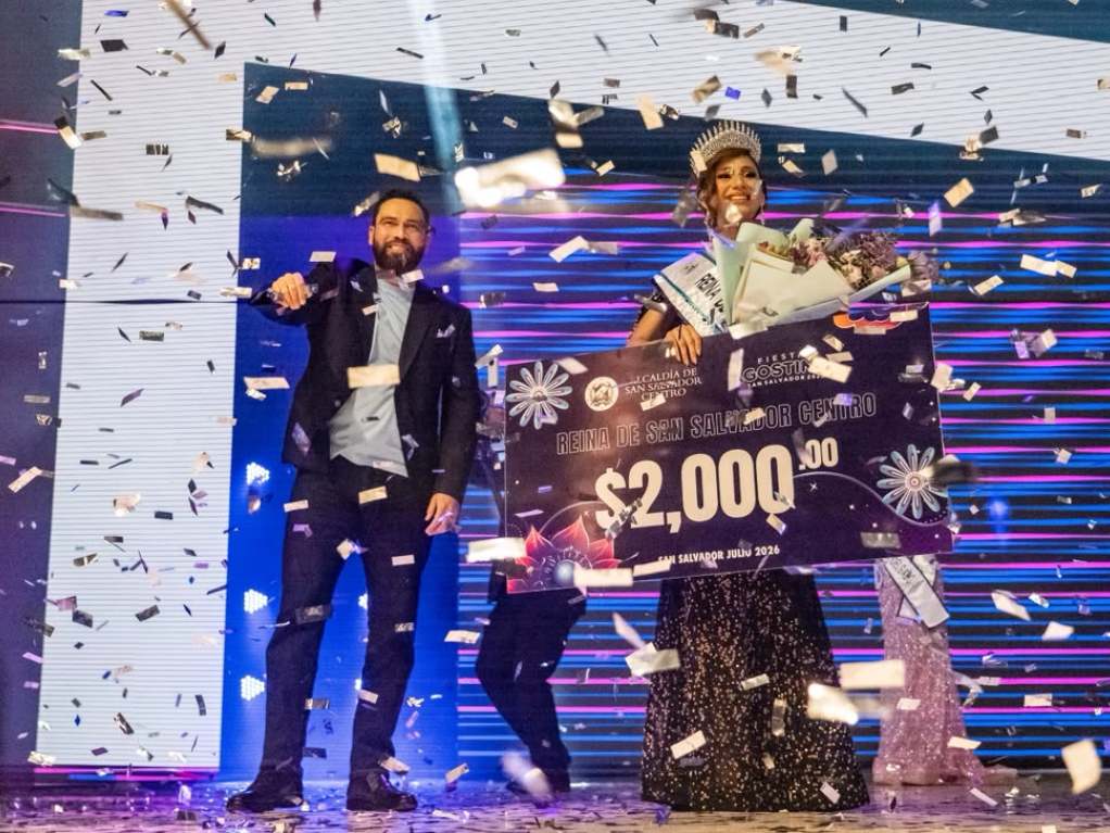 La nueva soberana recibió un premio de $2,000 y representará a San Salvador Centro durante las Fiestas Agostinas.