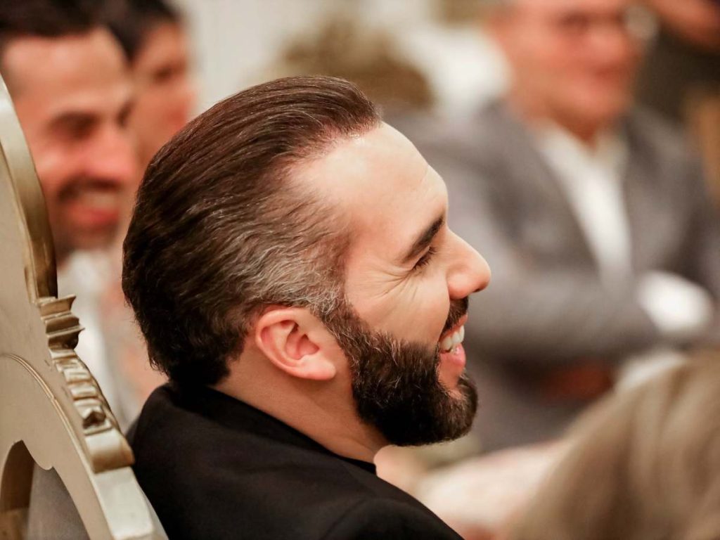 Nayib Bukele cumple 45 años este 24 de julio, en medio de felicitaciones de funcionarios e instituciones.