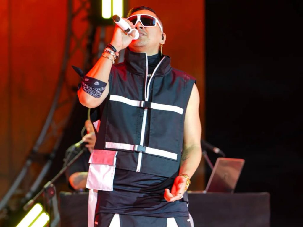 Nigga Flex fue el artista invitado en la elección y coronación de la Reina de las Fiestas Julias 2026.