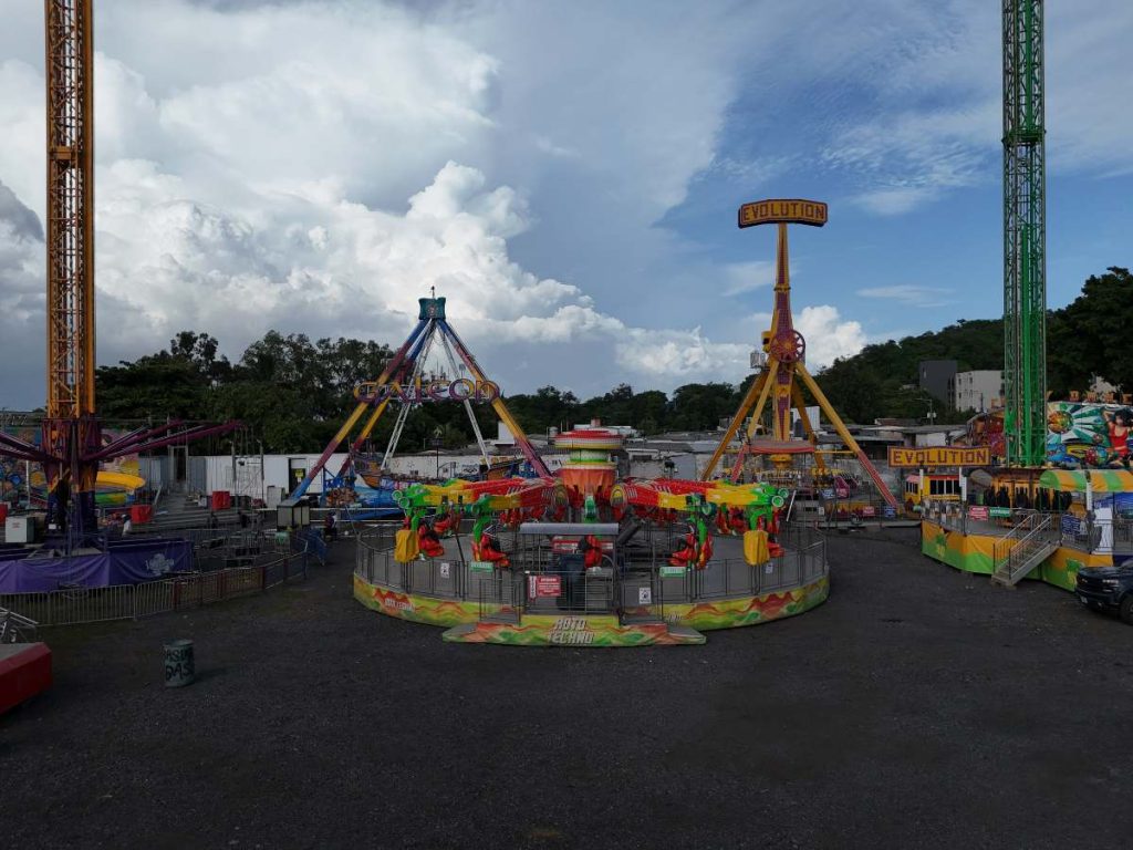 Sivarland-fiestas-agostinas-feria-ruedas-juegos-mecanicos
