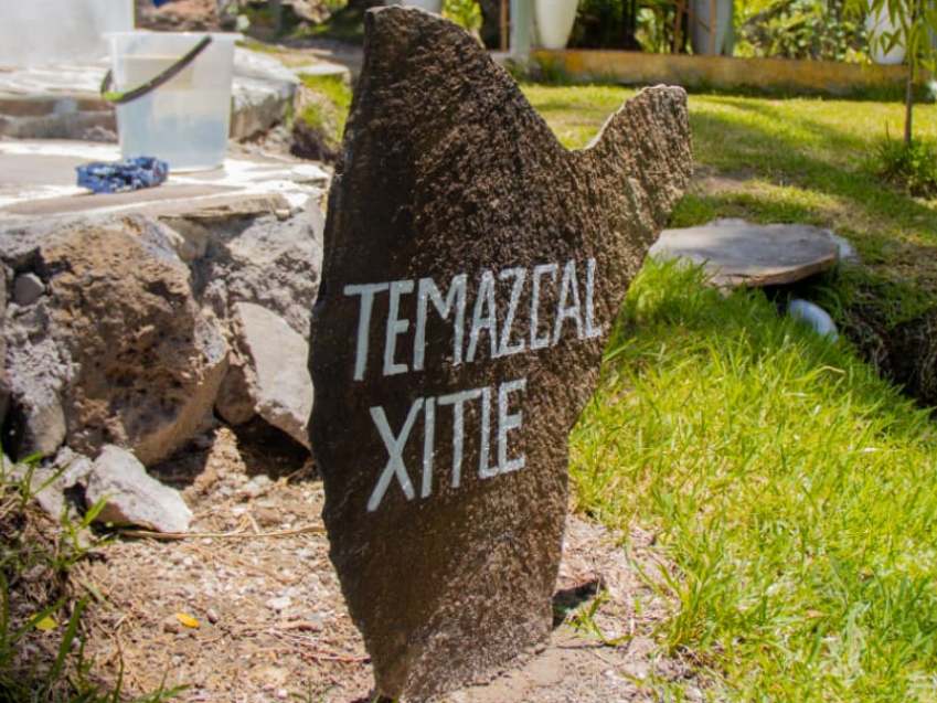 Durante la inauguración, los asistentes conocieron el significado y simbolismo del temazcal dentro de las culturas mesoamericanas. Foto: Turismo Sonsonate Este.