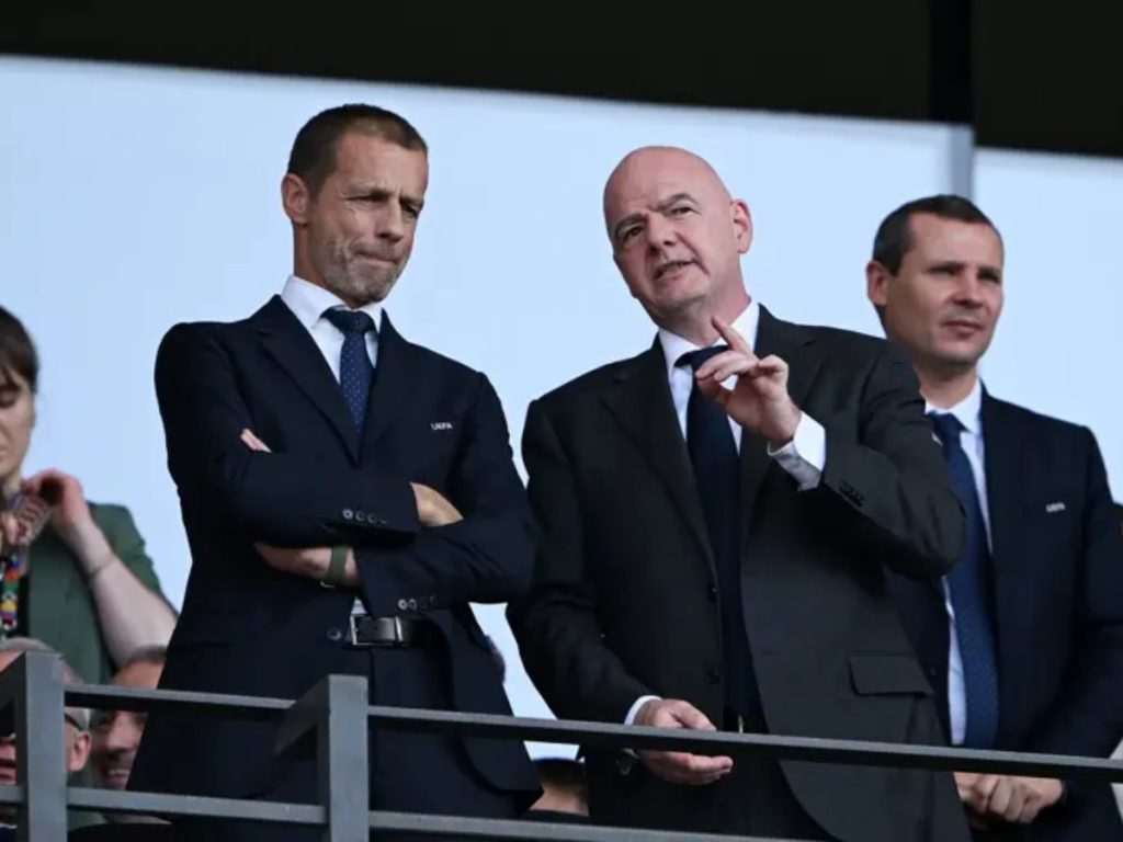 Aleksander Ceferin, presidente de la UEFA, junto a Gianni Infantino