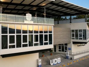 La Universidad Don Bosco inauguró el Edificio Federico Huguet, una nueva infraestructura académica en su campus de Antiguo Cuscatlán.