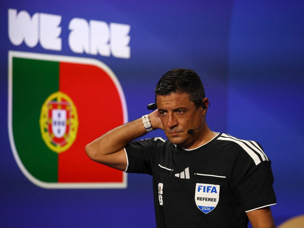 Alireza Faghani, árbitro iraní nacionalizado australiano, dirigió el partido entre México e Inglaterra por los octavos de final del Mundial 2026. Foto / AFP