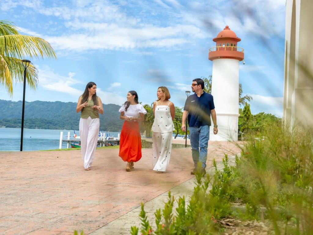 El parque ofrece actividades acuáticas en el lago de Ilopango.