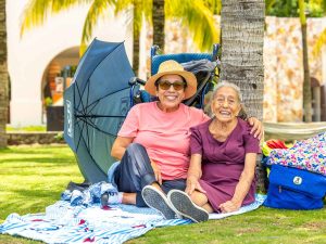 Familias visitan el Parque Recreativo Apulo.