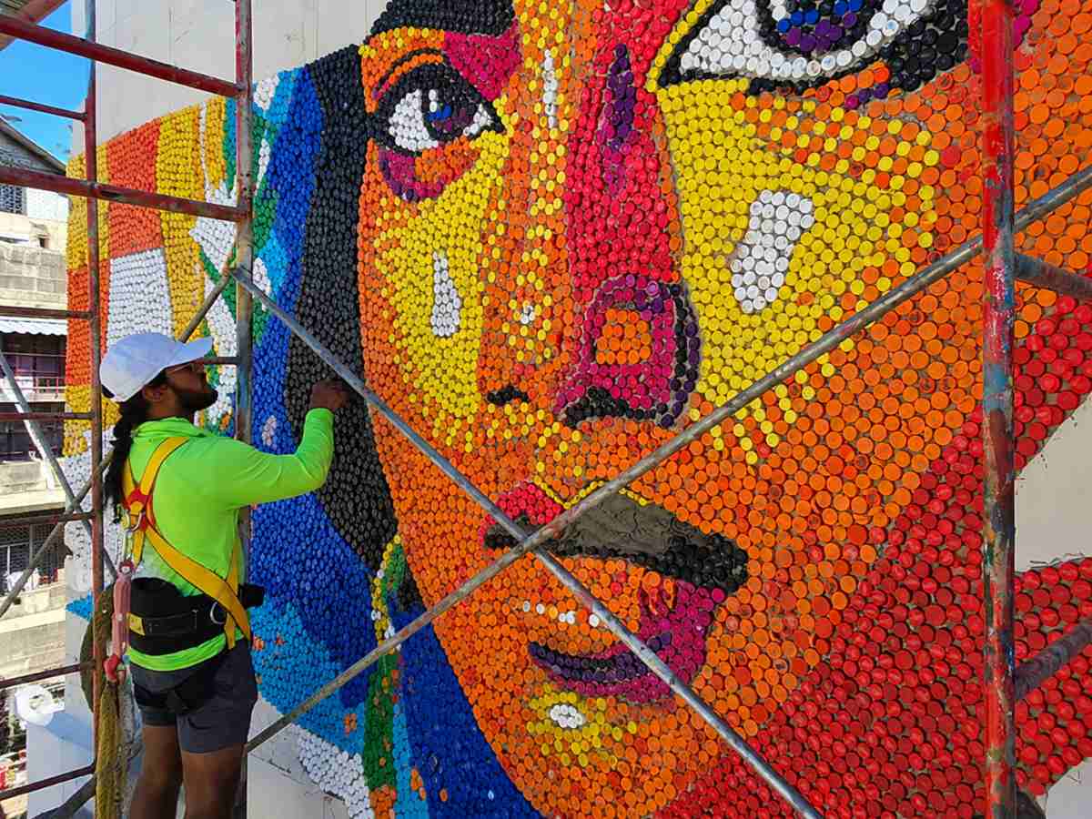 arte-urbano-tapas-reciclaje (1)