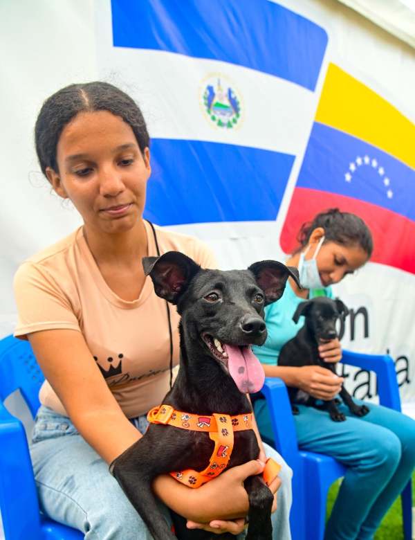 El contingente salvadoreño mantiene jornadas de atención médica, entrega de medicamentos y consultas veterinarias para los afectados por los sismos.