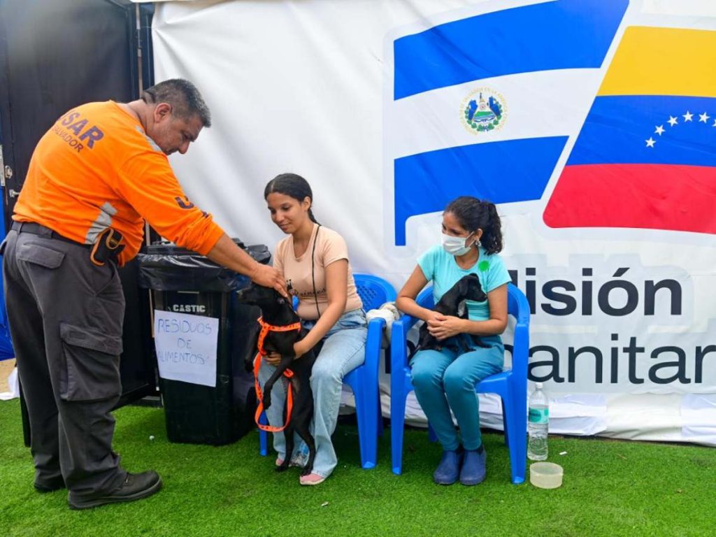 El hospital de campaña instalado por El Salvador ofrece consultas médicas las 24 horas y atención veterinaria de 8:00 a. m. a 6:00 p. m.