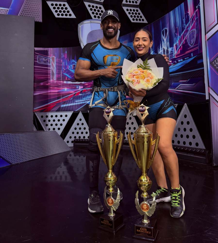 La atleta nacional levantó el trofeo tras ganar la gran final del reality ecuatoriano. Foto: Instagram @normaoficial_sv