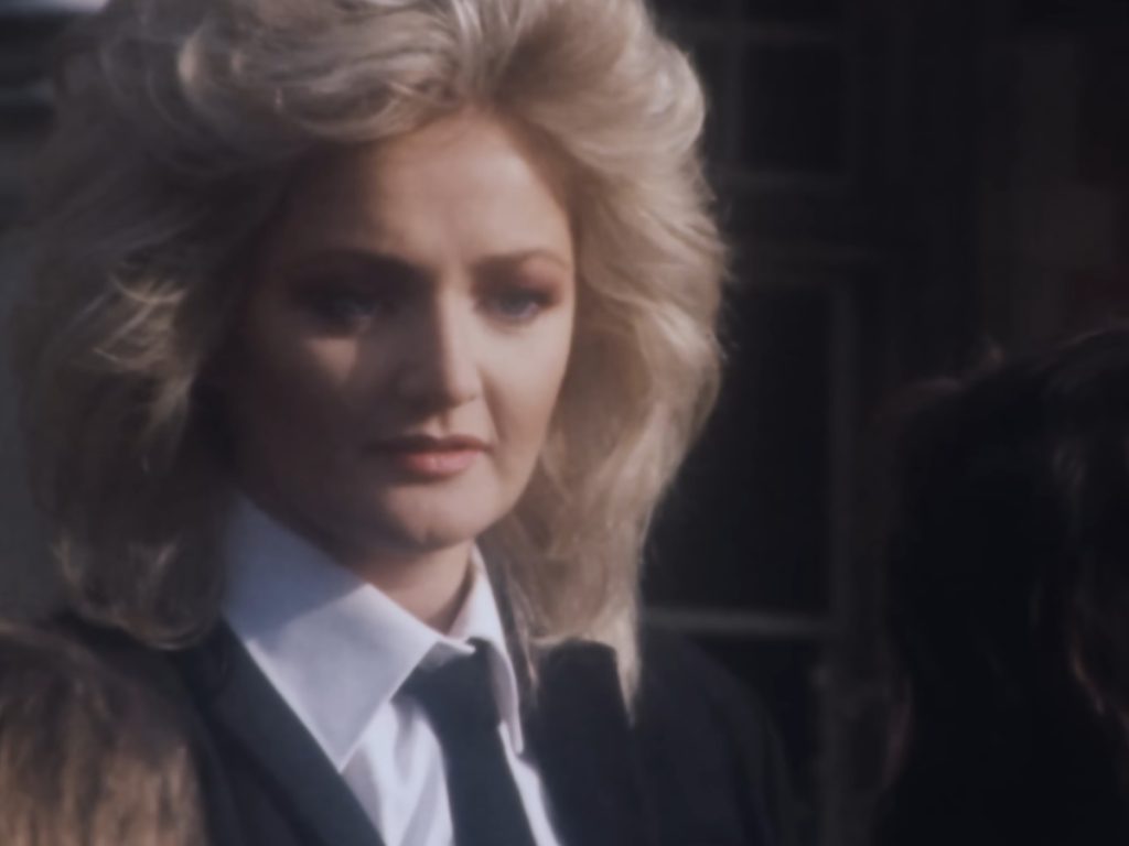 Con Total Eclipse of the Heart, Bonnie Tyler alcanzó el número uno en Reino Unido y Estados Unidos, consolidándose como una estrella internacional.