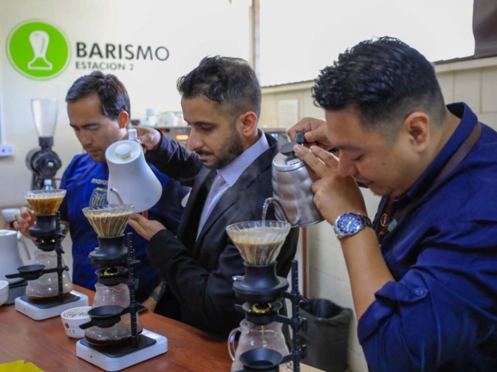 La misión internacional también contempla visitas a fincas cafetaleras y encuentros con productores salvadoreños.
