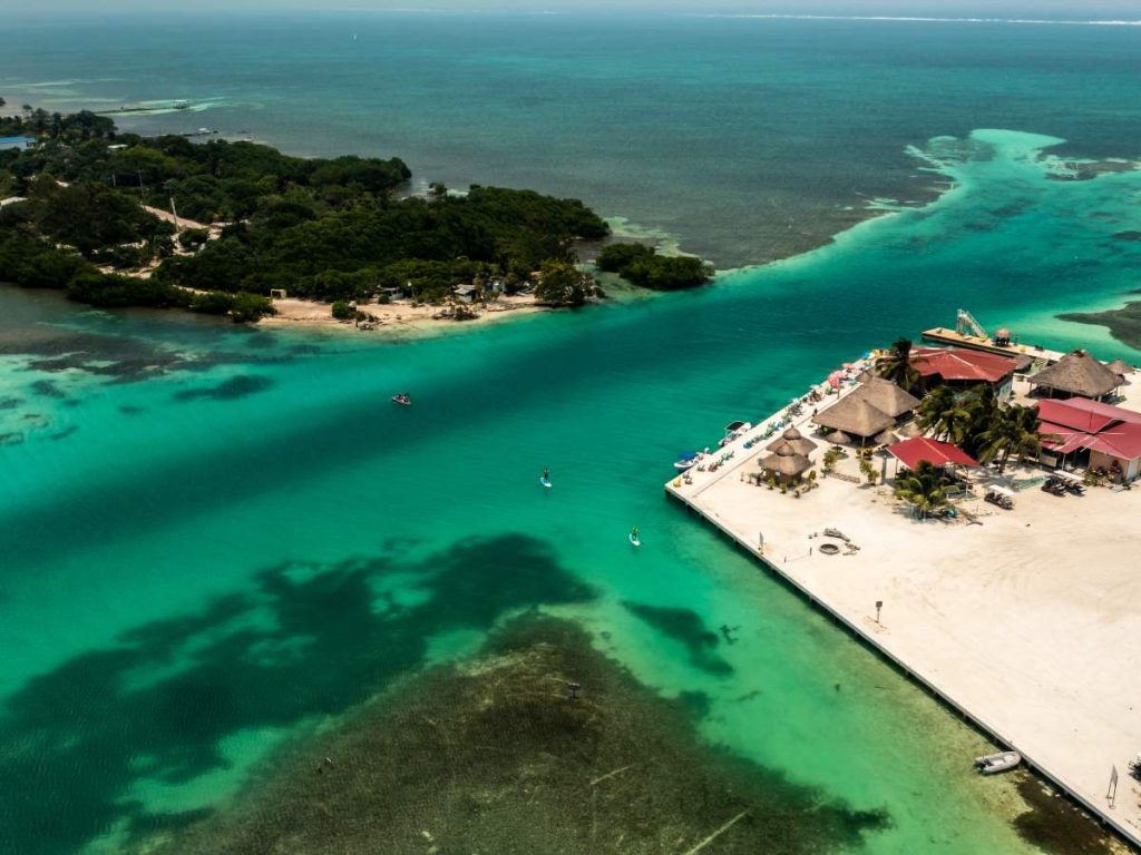 La isla celebra cada julio el Festival de la Langosta.