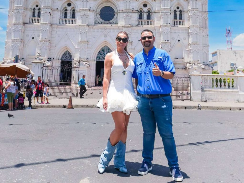 Cecilia Galliano ya está en Santa Ana Centro para participar como presentadora oficial en la elección y coronación de la Reina de las Fiestas Julias 2026.