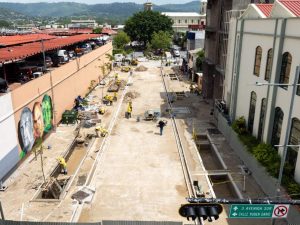 MOP continúa trabajos previos al adoquinado en calle del Centro Histórico