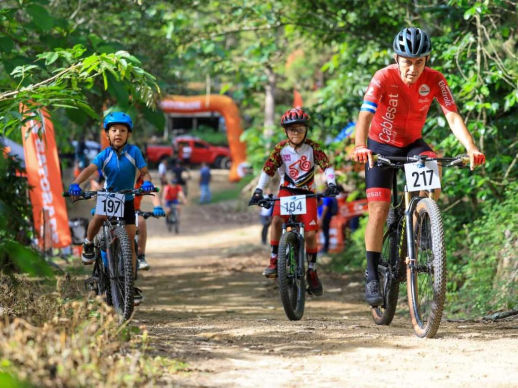 La jornada reunió categorías desde preinfantil hasta máster, además de E-bike, novatos, cadetes, junior, sub-23 y élite.