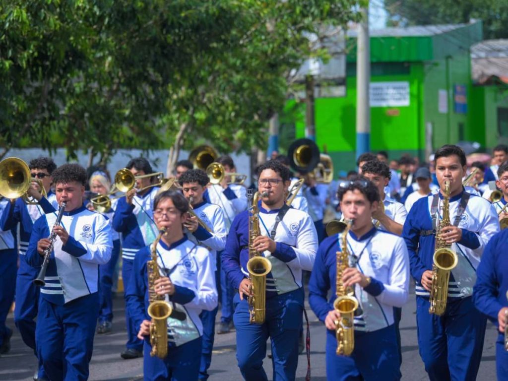Ciudad Delgado inició sus fiestas patronales con el tradicional Desfile del Correo, acompañado por la Banda Bicentenario.