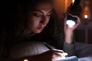 AES programó cortes de energía para el 29 y 30 de julio de 2026 en comunidades de cinco departamentos de El Salvador.