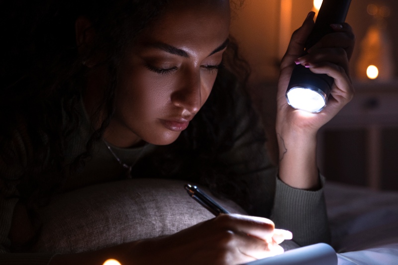 AES programó cortes de energía para el 29 y 30 de julio de 2026 en comunidades de cinco departamentos de El Salvador.