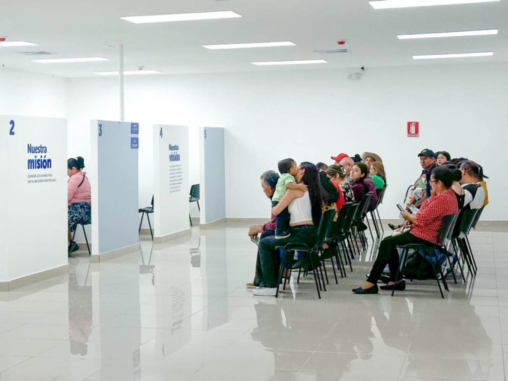 Tres DUI Centros temporales estarán habilitados en Plaza Merliot, Plaza Salvador del Mundo y Plaza Bolcaña. Foto: cortesía