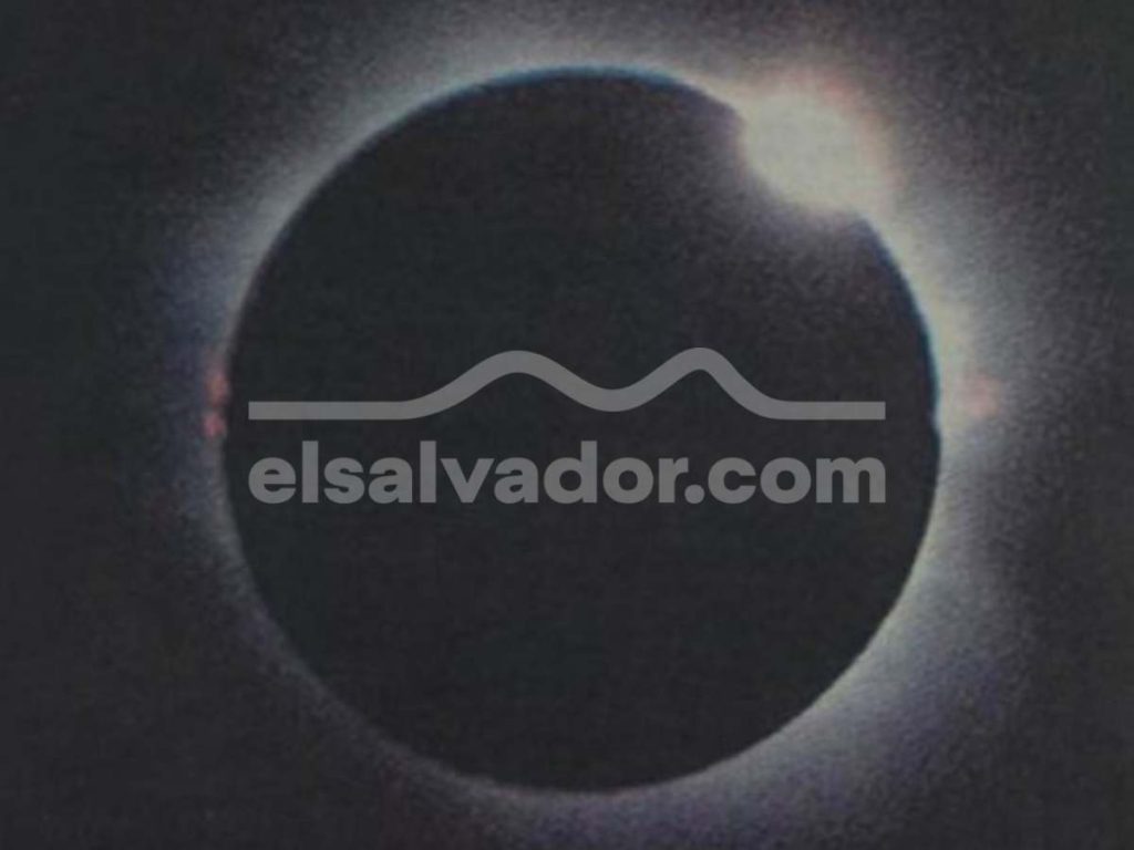 El histórico fenómeno astronómico fue visible en El Salvador, el resto de Centroamérica, México y Colombia.
