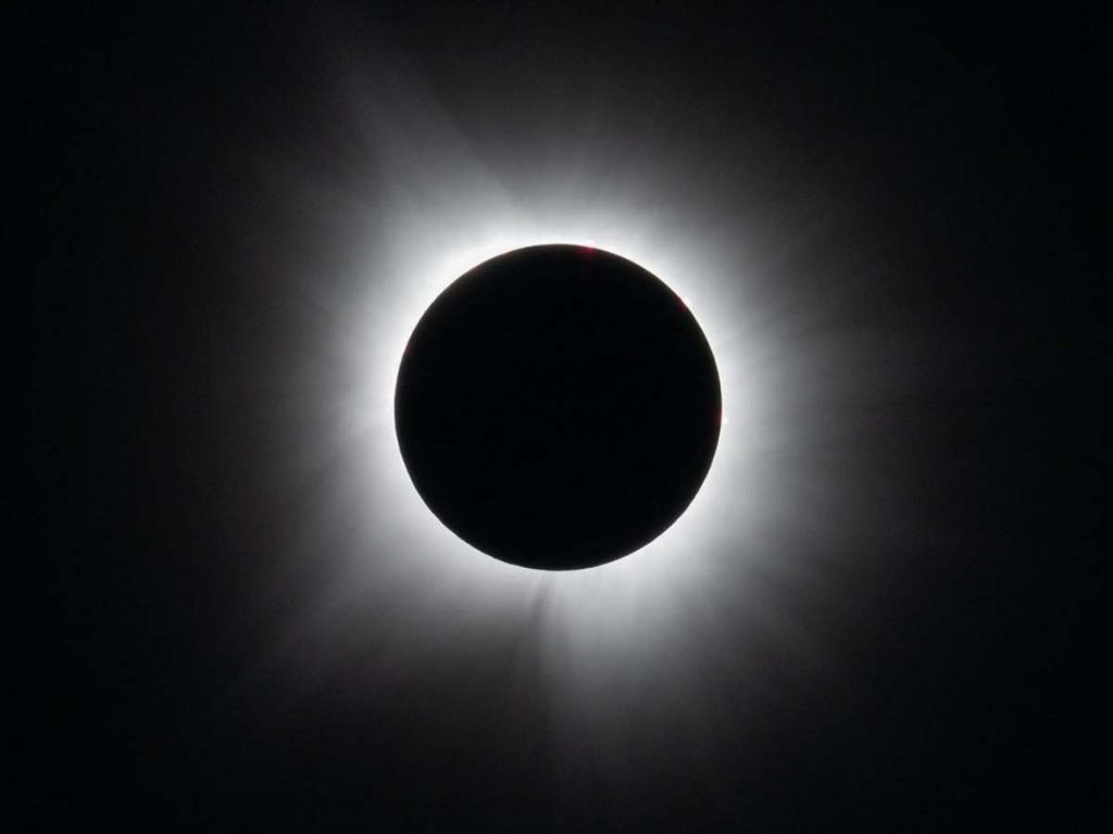 La NASA desmintió que la Tierra vaya a perder la gravedad este 12 de agosto y aclaró que no existe ningún riesgo asociado al eclipse solar.