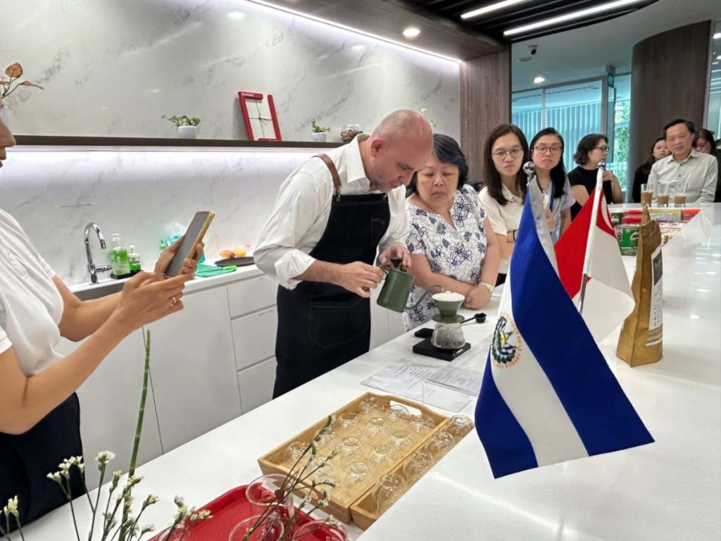 Food Empire Holdings distribuye alimentos y bebidas en más de 60 países y podría convertirse en un nuevo socio para productos salvadoreños.
