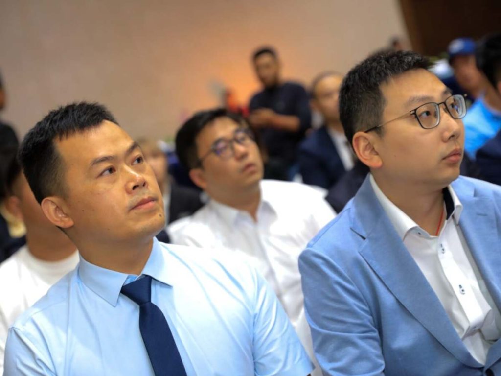 Autoridades salvadoreñas y empresarios chinos participaron en un encuentro para impulsar alianzas comerciales y económicas. Foto: Cancillería.