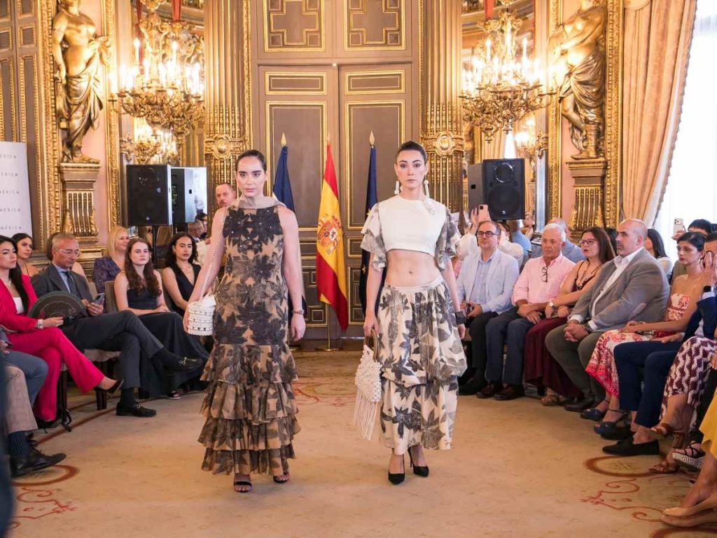 La pasarela de SMODA destacó el talento nacional y abrió una vitrina internacional para la moda artesanal salvadoreña.