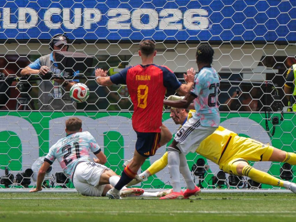 Fabián Ruiz anota el gol con el que España abrió el marcador ante Bélgica en los cuartos de final del Mundial 2026. Fotografía/ AFP