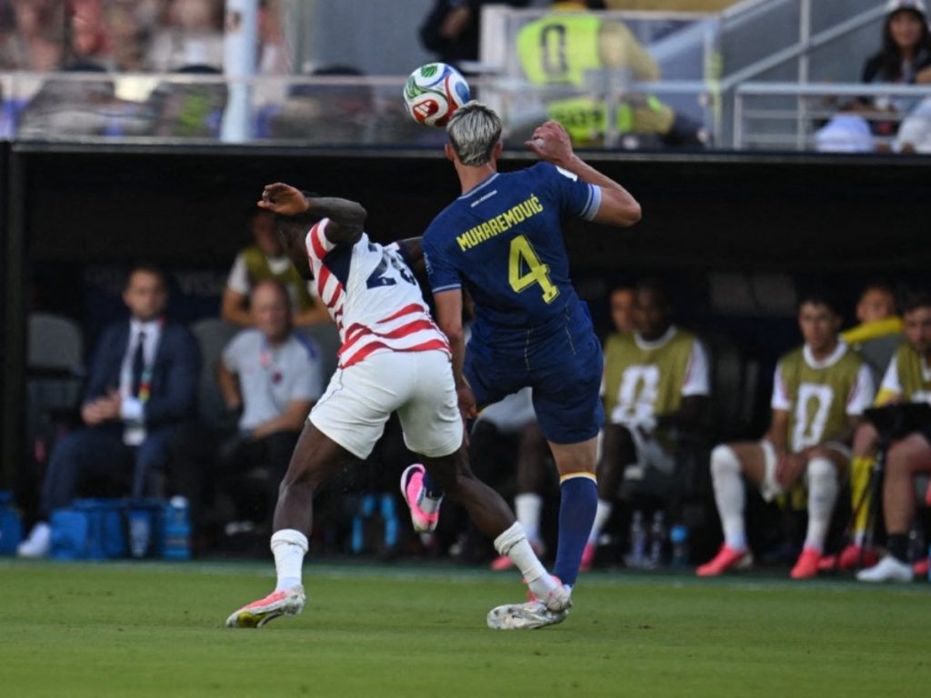 La tarjeta roja de Balogun ante Bosnia fue quitada. Foto AFP