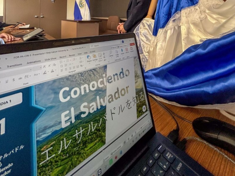 La presentación sobre El Salvador incluyó contenidos sobre gastronomía, café de alta calidad y cacao ancestral.